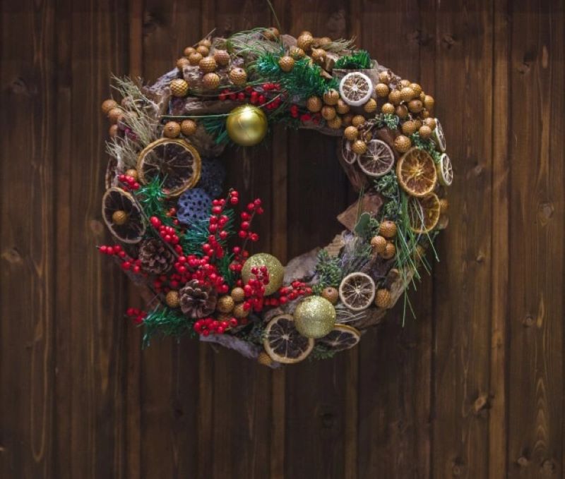 Celebrating in Style: Top 10 Artificial Christmas Wreath Designs for 2023