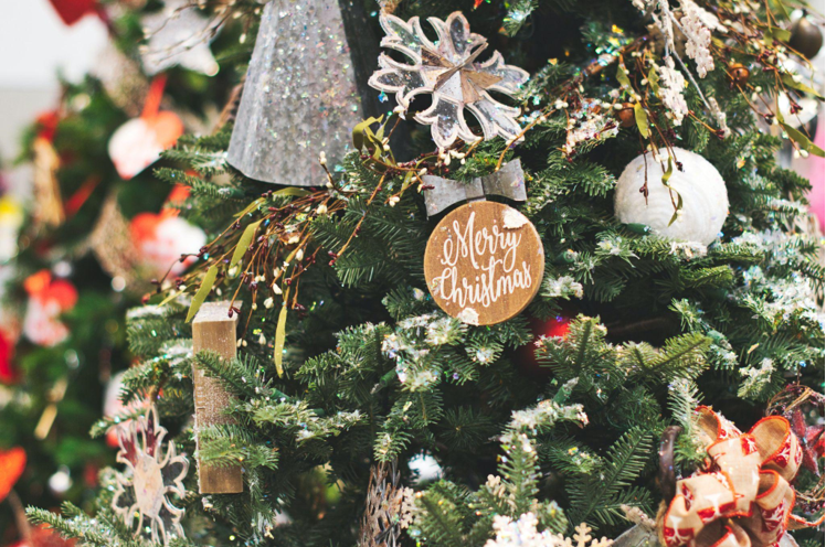 The Benefits of Choosing Artificial Christmas Trees for the Upcoming Holiday Season